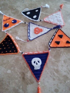 Varal de Bandeirinhas em Crochê Halloween - Artesanato e Personalizados