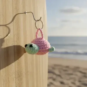 Mini Tartaruga com Casco Rosa em Amigurumi - Artesanato e Personalizados
