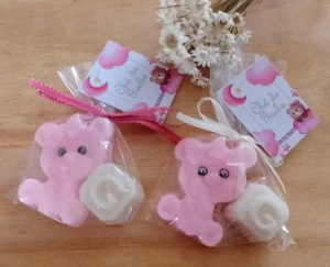 Sabonete perfumado ursinha com Inicial - Artesanato e Personalizados