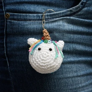 Chaveiro unicórnio pequeno em amigurumi - Artesanato e Personalizados