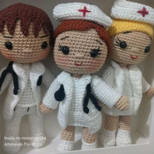 Amigurumi Profissões - Enfermeira ou Enfermeiro - Artesanato e Personalizados