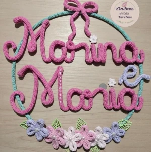 Guirlanda Decorativa de Irmãs Personalizada em Tricotin - Artesanato e Personalizados