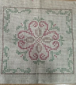 Tela para bordar em juta TJ-91 - 44 x 45 cm - Artesanato e Personalizados