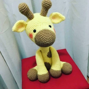 Girafa Amigurumi - Artesanato e Personalizados