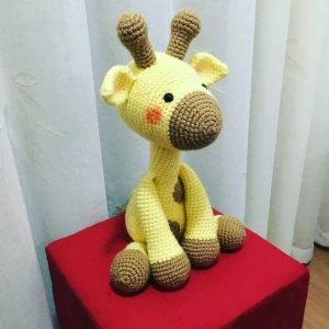 Girafa Amigurumi - Artesanato e Personalizados
