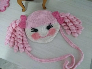 Bolsa infantil em croche Boneca - Artesanato e Personalizados