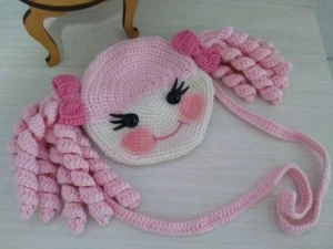 Bolsa infantil em croche Boneca - Artesanato e Personalizados