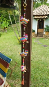 Pingente Decorativo Galinhas Coloridas em Crochê Superluxo - Artesanato e Personalizados