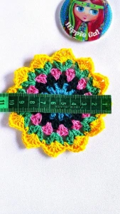 Flor Estrelada em Crochê Multicolorida - Artesanato e Personalizados