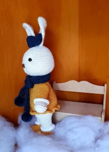 coelha lee amigurumi - Artesanato e Personalizados