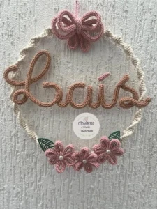 Porta Maternidade Boho Macramê Laço e Flores em Tricotin - Artesanato e Personalizados