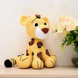 Oncinha Pintada em Amigurumi - Artesanato e Personalizados