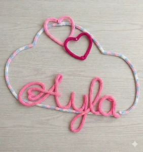 Porta Maternidade Nuvem Personalizada em Tricotin - Artesanato e Personalizados
