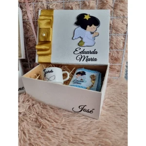 Caixa Convite com Xícaras e Toalhinhas - Artesanato e Personalizados
