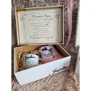 Caixa Convite com Xícaras e Toalhinhas - Artesanato e Personalizados