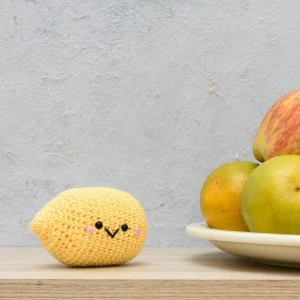 Limão em amigurumi - Artesanato e Personalizados