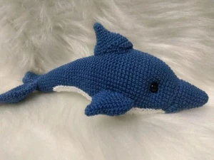Amigurumi Golfinho feito de crochê - Artesanato e Personalizados