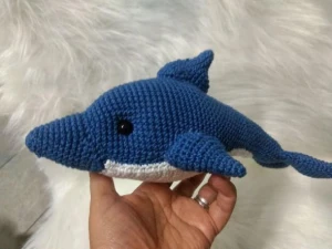Amigurumi Golfinho feito de crochê - Artesanato e Personalizados