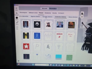 Conta com muitas skin e upada Campo batalha de herois - Roblox