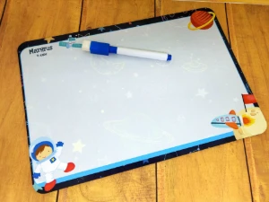 Lousa MDF Astronauta 28 x 19,5 cm com Caneta - Artesanato e Personalizados