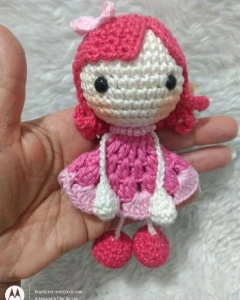Mini Bonequinha de crochê Menina Rosa - Artesanato e Personalizados