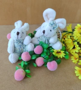 Casal de coelhinhos de pelúcia (8cm) - Artesanato e Personalizados