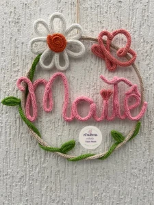 Guirlanda Jardim margarida e borboleta em Tricotin - Artesanato e Personalizados