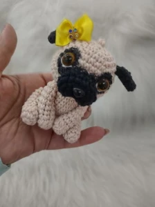 Mini Pug De Crochê - Chaveiro - Artesanato e Personalizados