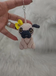 Mini Pug De Crochê - Chaveiro - Artesanato e Personalizados