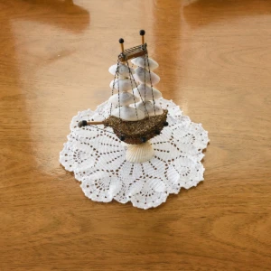 Toalhinha em crochê Tulipas 30 cm - Artesanato e Personalizados