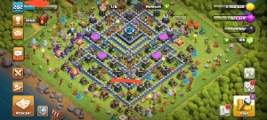 cv13 antiga com decorações raras e 4 passes - Clash of Clans