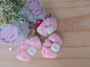 80 Pares de Pezinhos com Coração e Inicial - Artesanato e Personalizados