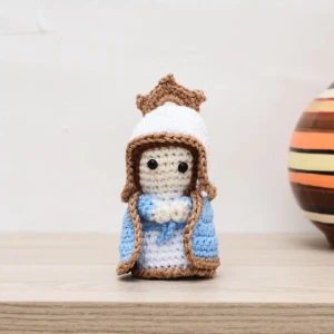 Mini Nossa Senhora da Graça em amigurumi - Artesanato e Personalizados