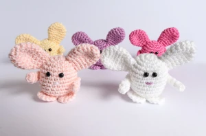 Kit 5 Mini Coelhinhos em Amigurumi - Artesanato e Personalizados